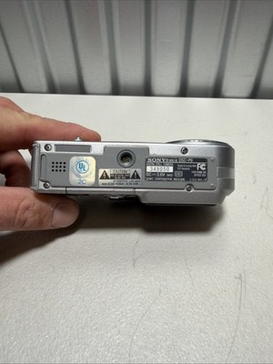 【希少　オールドデジカメ】SONY Cyber-shot DSC-P9 Sony Cyber-shot DSC-P9 4.0MP Digital Camera - Silver for sale