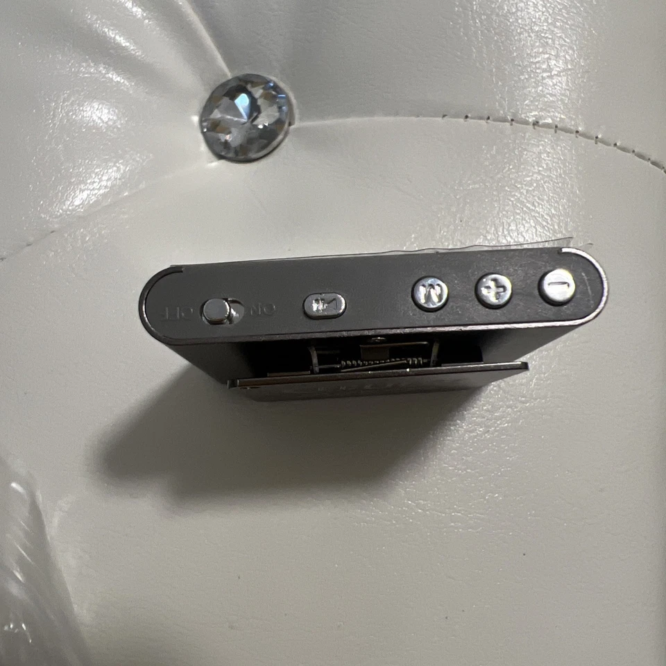 Reproductor MP3 Eclipse Red Clip serie V180 (8 GB) NUEVO EN CAJA Foto 4 de 4