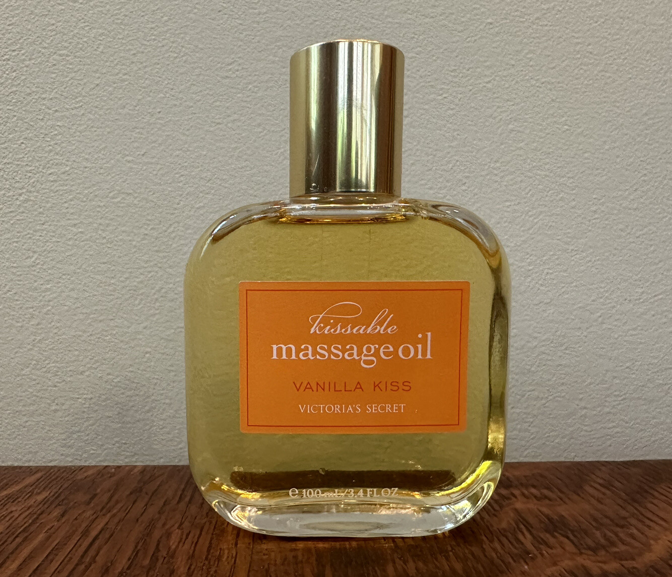 Victorias Secret VANILLA KISS Tease for Two Kissable Massage Oil 3.4 oz