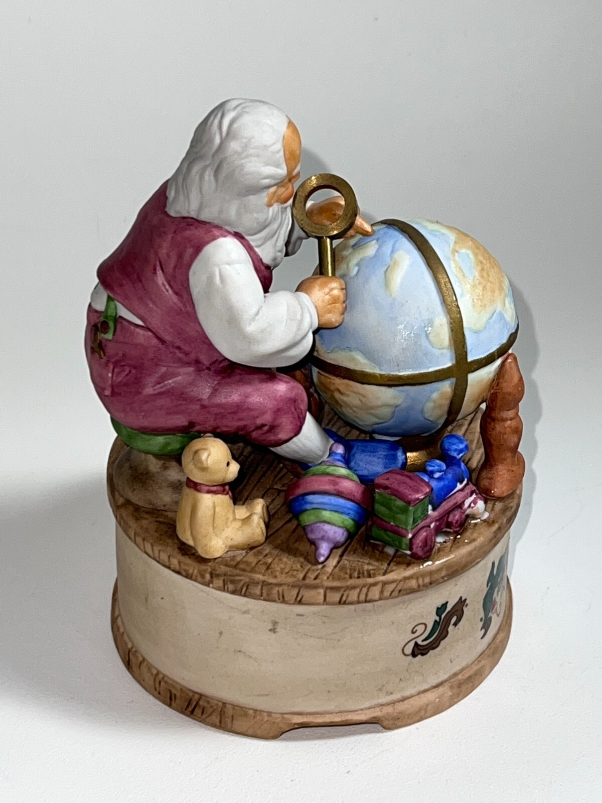 Santa Globe Figurine Willitts Design Musical Porcelain Christmas Collectible