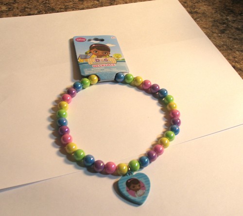 Disney Doc McStuffins Collana Gioielli Perline Con Charm Blu NUOVO - Foto 1 di 3