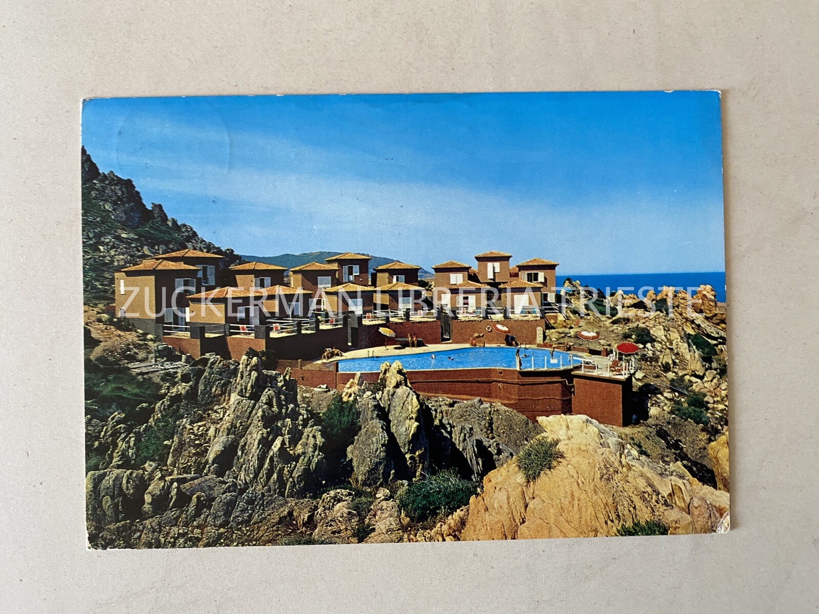 Foto 1 di 2