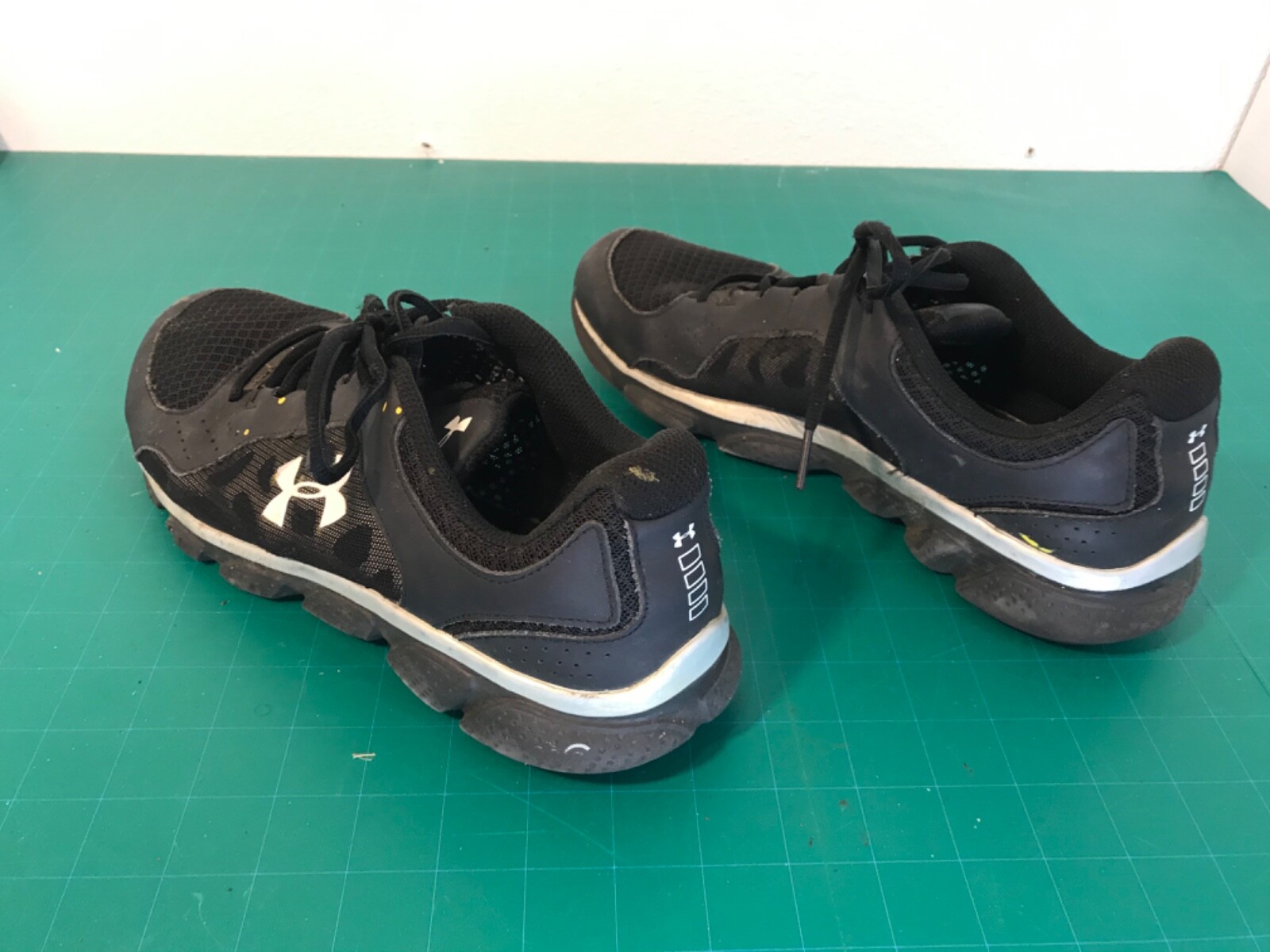 RARE Under Armour, Sz 10   1242976-001, Ua Micro G Assert Iv 6 image 4