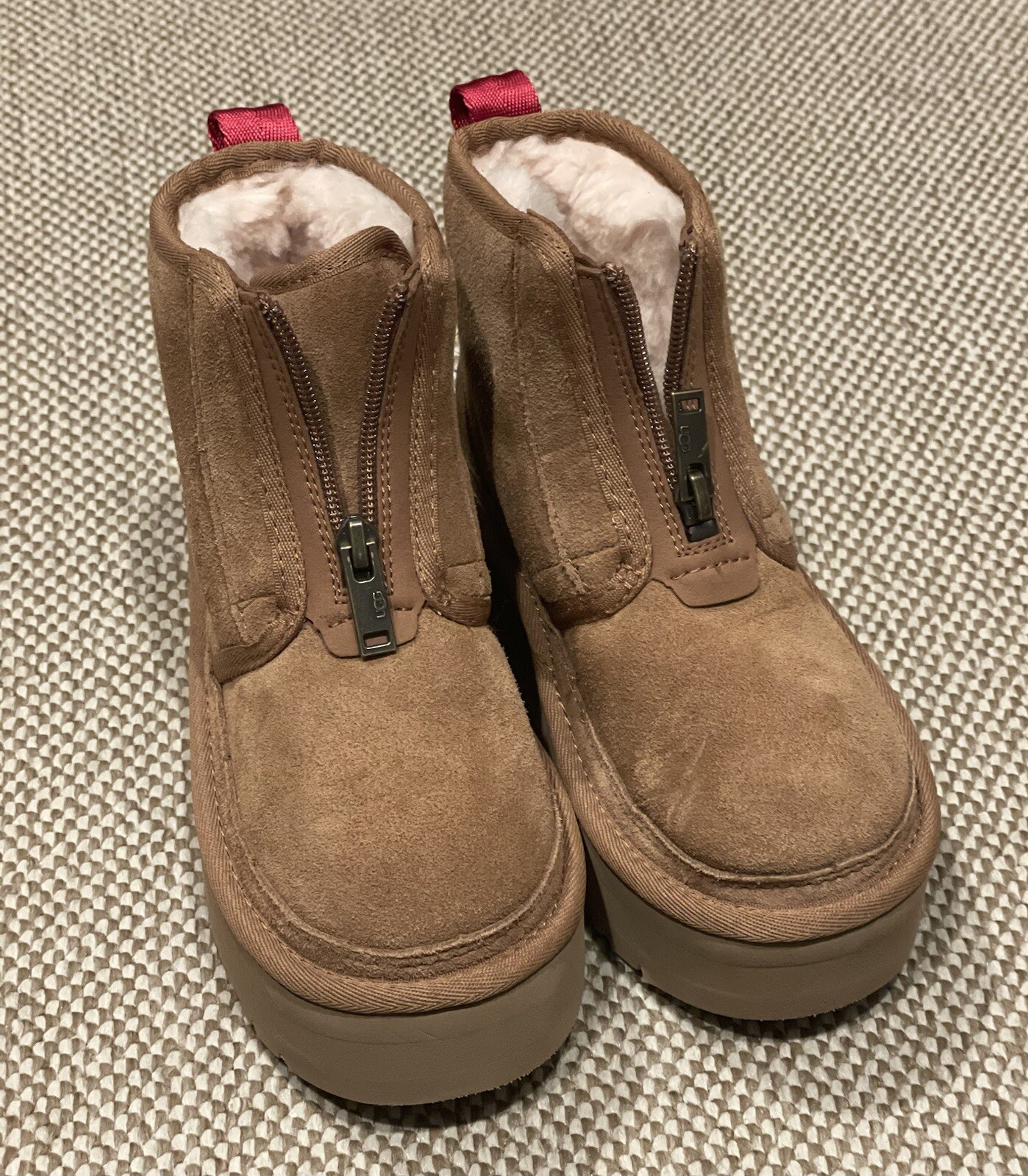 UGG Kids' Neumel Zip Platform Boot NWOT image 3