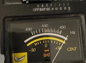 Banana Model BT-2 Quartz Guitar Tuner pedal Vintage
