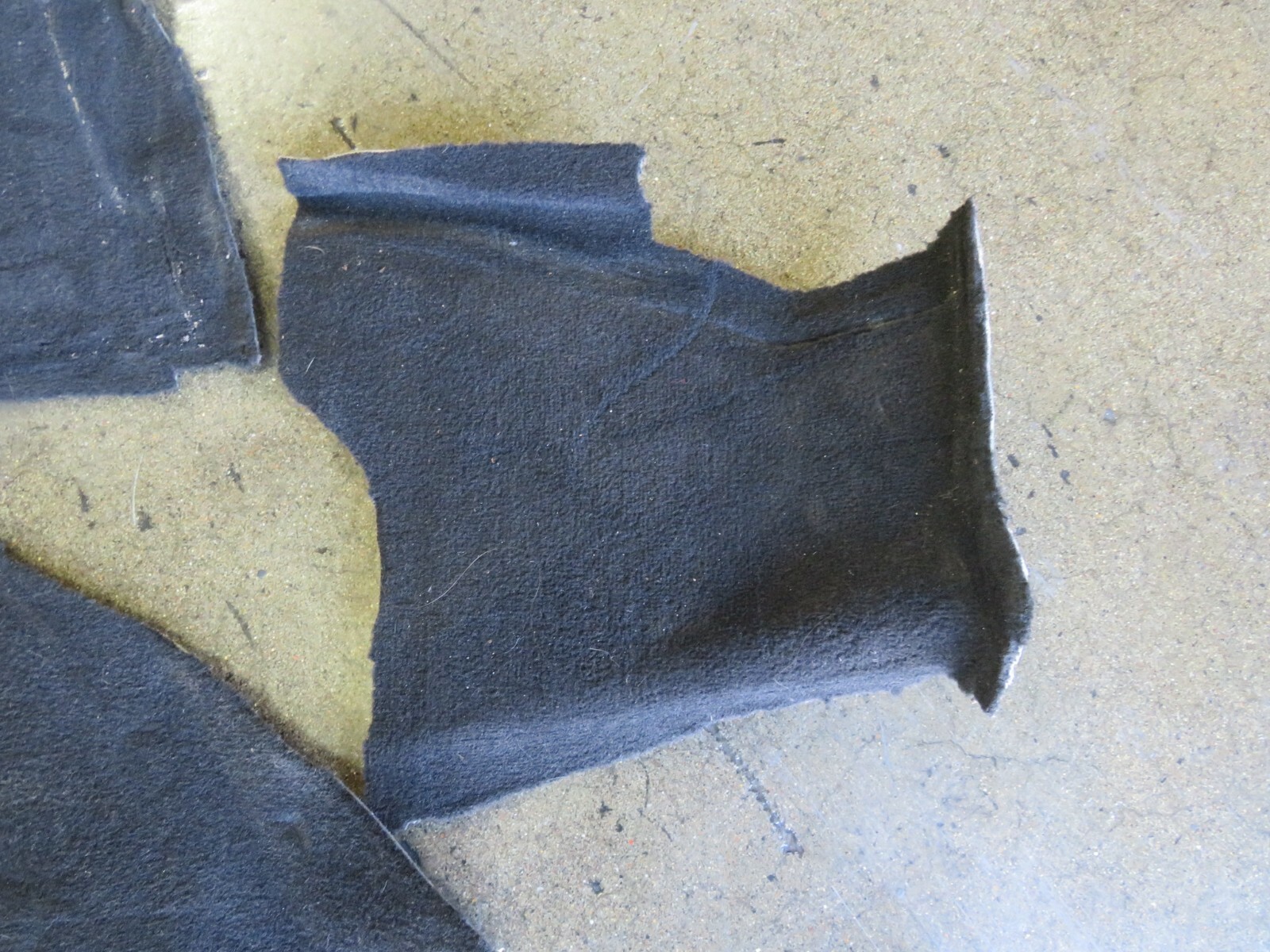 Lamborghini Gallardo Spyder, Front Carpet Set, Missing Two Sections, Black, Used