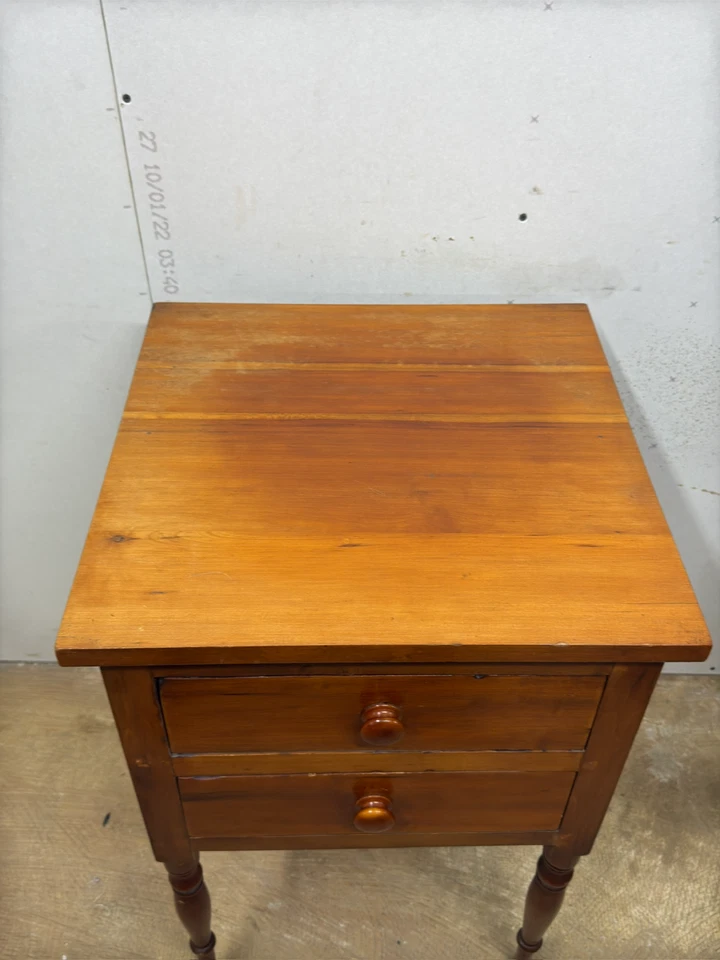 Antigua mesa de trabajo con panel elevado 2 cajones mesita de noche country Sheraton años 1840 Foto 4 de 4