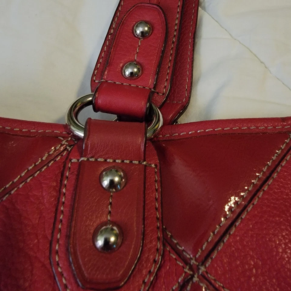 Bolso de Hombro Tignanello Rojo Cuero a Cuadros 18x11 Cierre Superior Magnético Foto 3 de 4