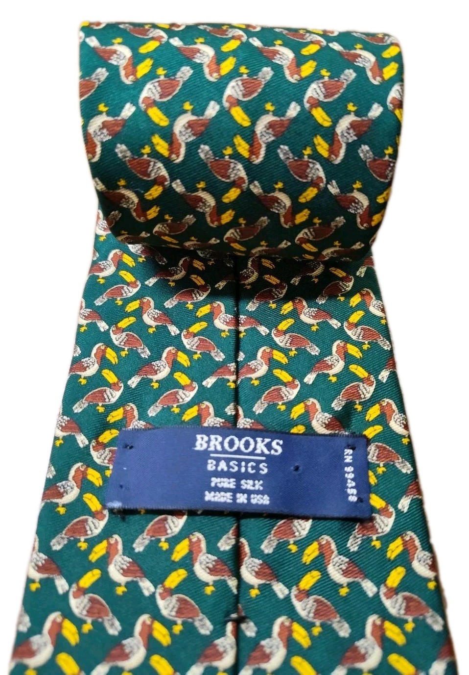 VINTAGE Brooks Brothers Basics Mens Silk Necktie Toucans All Over Print 59x3.5"