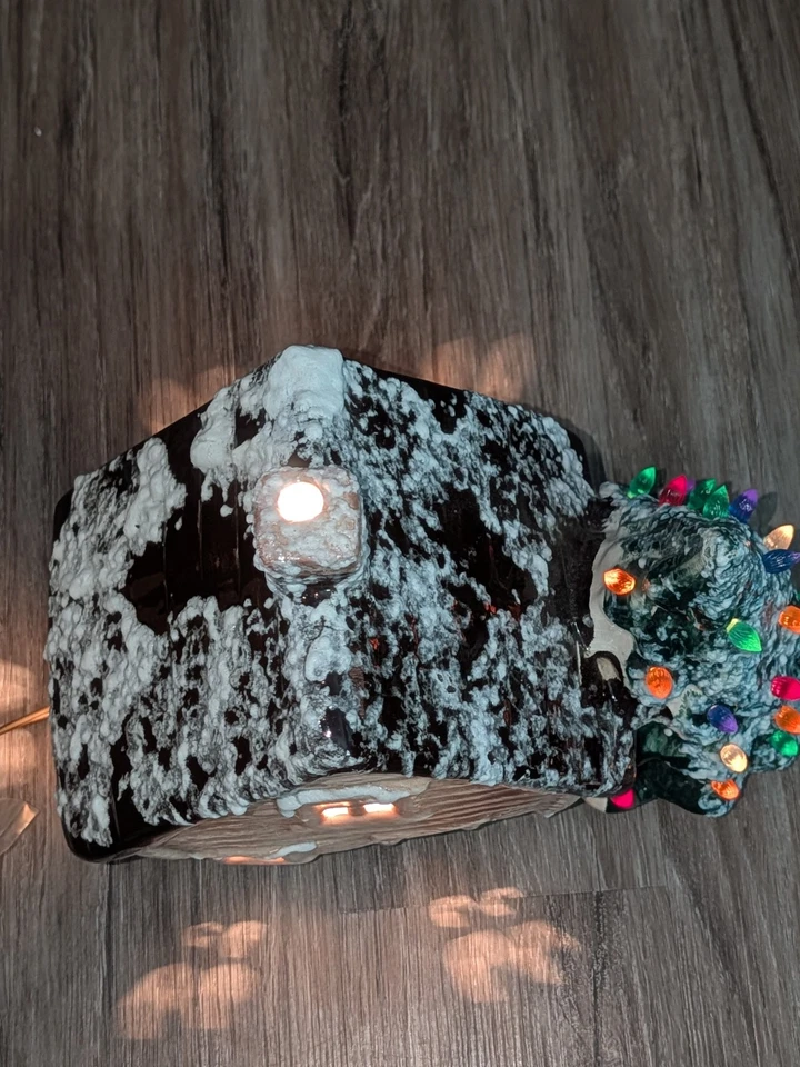 VTG Trim 'n Glo Lighted Christmas Mountain Tree House Cabin Marcia & Extra Bulbs - Image 2 of 4