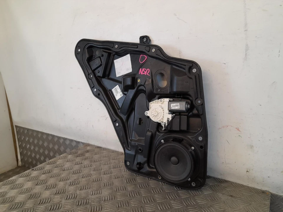 Регулятор заднего стекла левого пассажира Volkswagen Tiguan 07-16 Mk1 5N0839729M - Изображение 3 из 4
