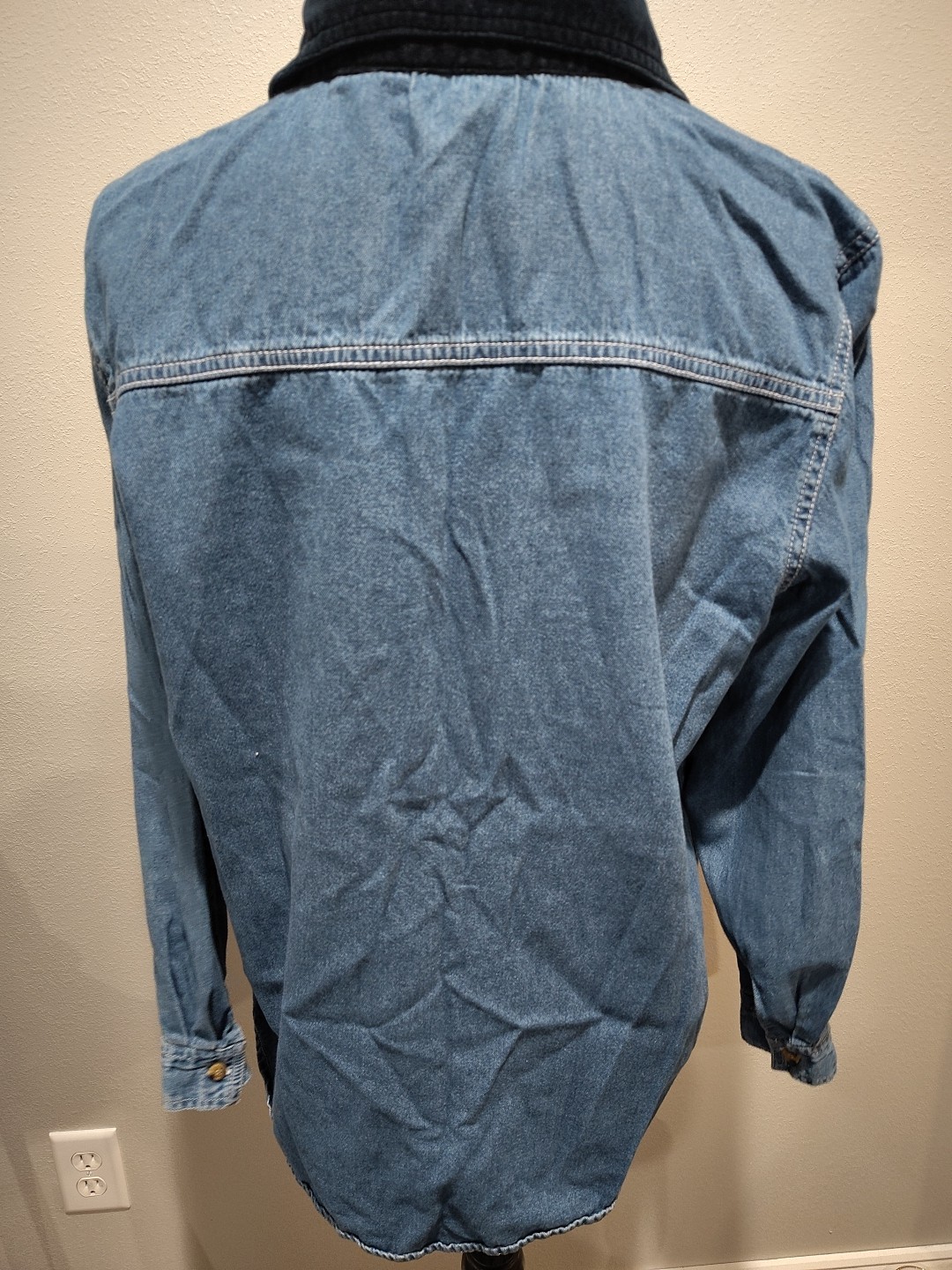 VTG Bobbie Brooks Embroidered Christmas Shirt Women's Large Blue Denim Chambray