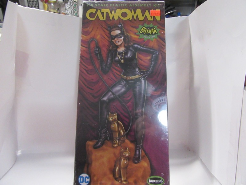 Catwoman " The Classic TV Series" Plastic Model Kit NIB