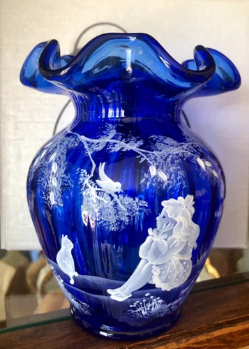 FENTON COBALT BLUE MARY GREGORY GIRL BIRD CAT  LE NIB EXCELLENT GORGEOUS