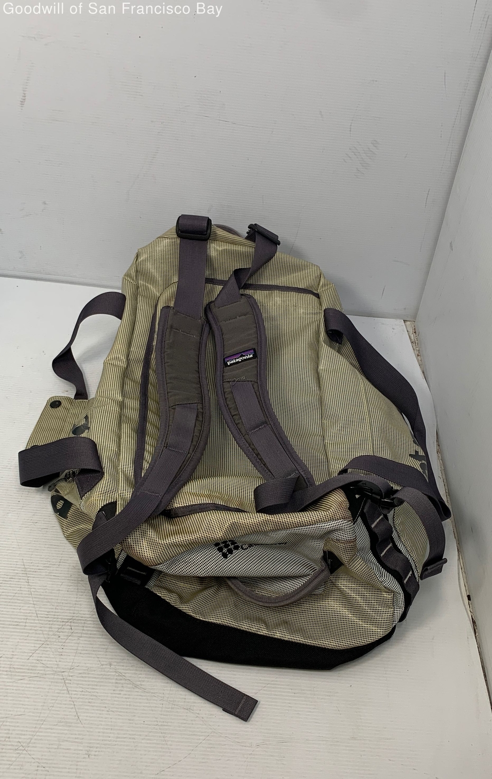 Patagonia Black Hole Duffle Bag Adjustable Straps Pockets Olive Brown