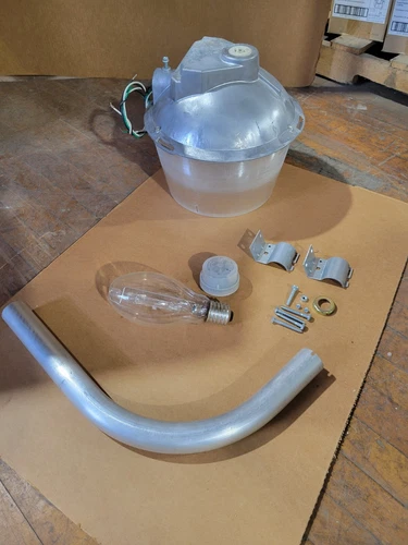 NCI NH-2404M Commercial Industrial Area Lighting 4 Amp 120 Volt 60Hz 175 Watts