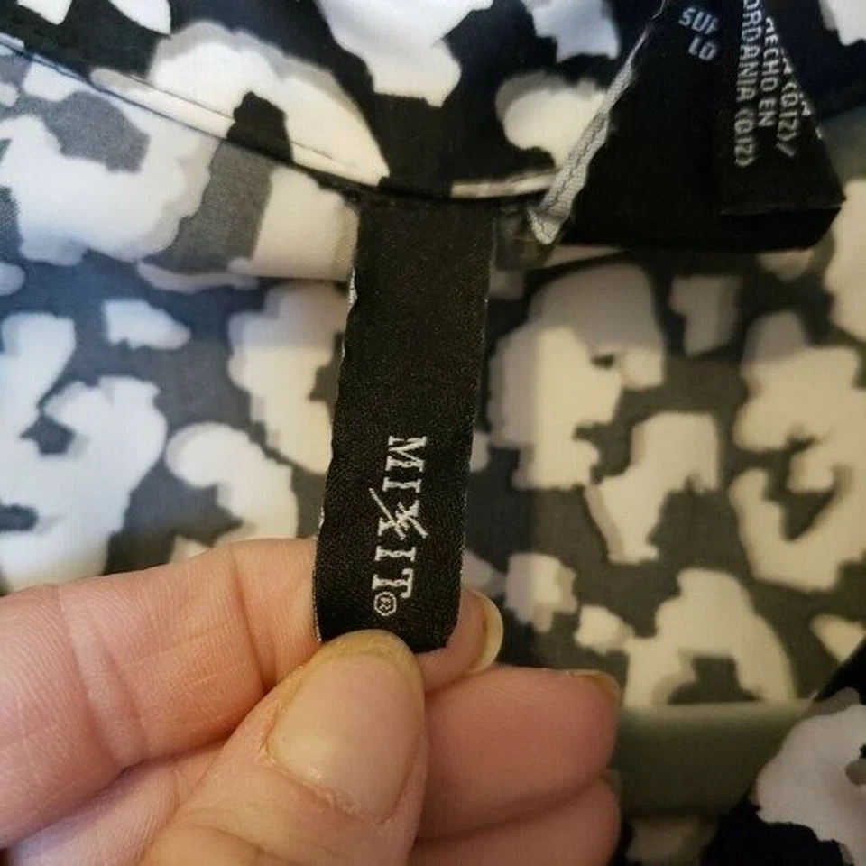 Blusa geométrica manga corta Mix It para mujer talla S negra blanca Foto 2 de 4