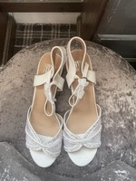 NWT Fabulous White/Silver Sparkly Kitten Heeled Shoe -8- Where’s That From