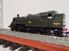 Bachmann (OO) 31-976B BR Standard 3MT Tank No 82041 Lined Green Livery.