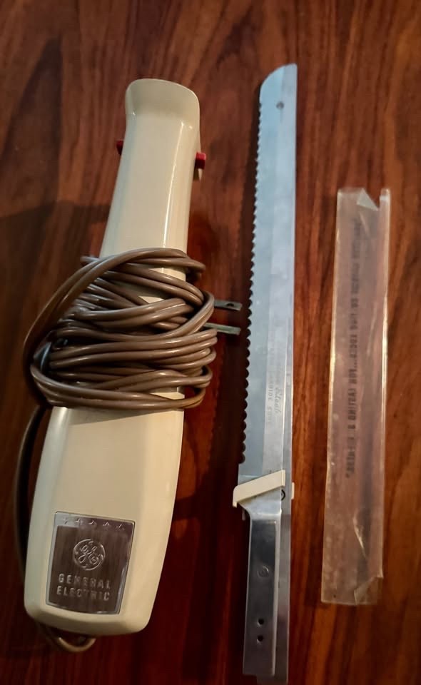 Vintage Hamilton Beach Corded Electric Carving Knife