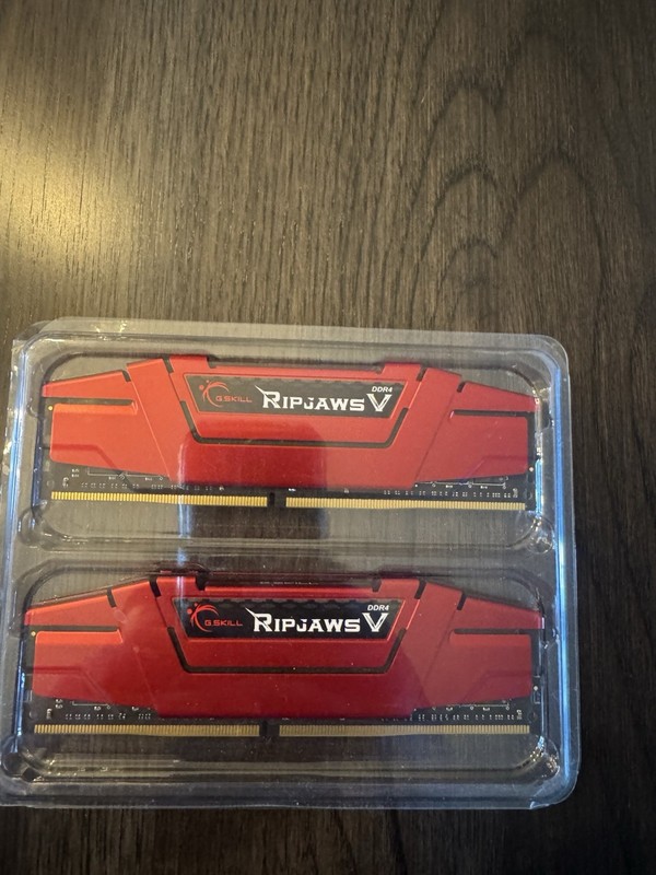 G. Skill 32GB Ripjaws V Series DDR4 F4-2133C15D-32GVR