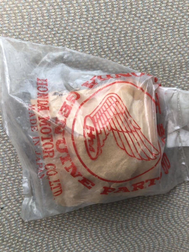 Tapa de tanque HONDA CB1100F genuina 17620-422-023 NOS Foto 2 de 4