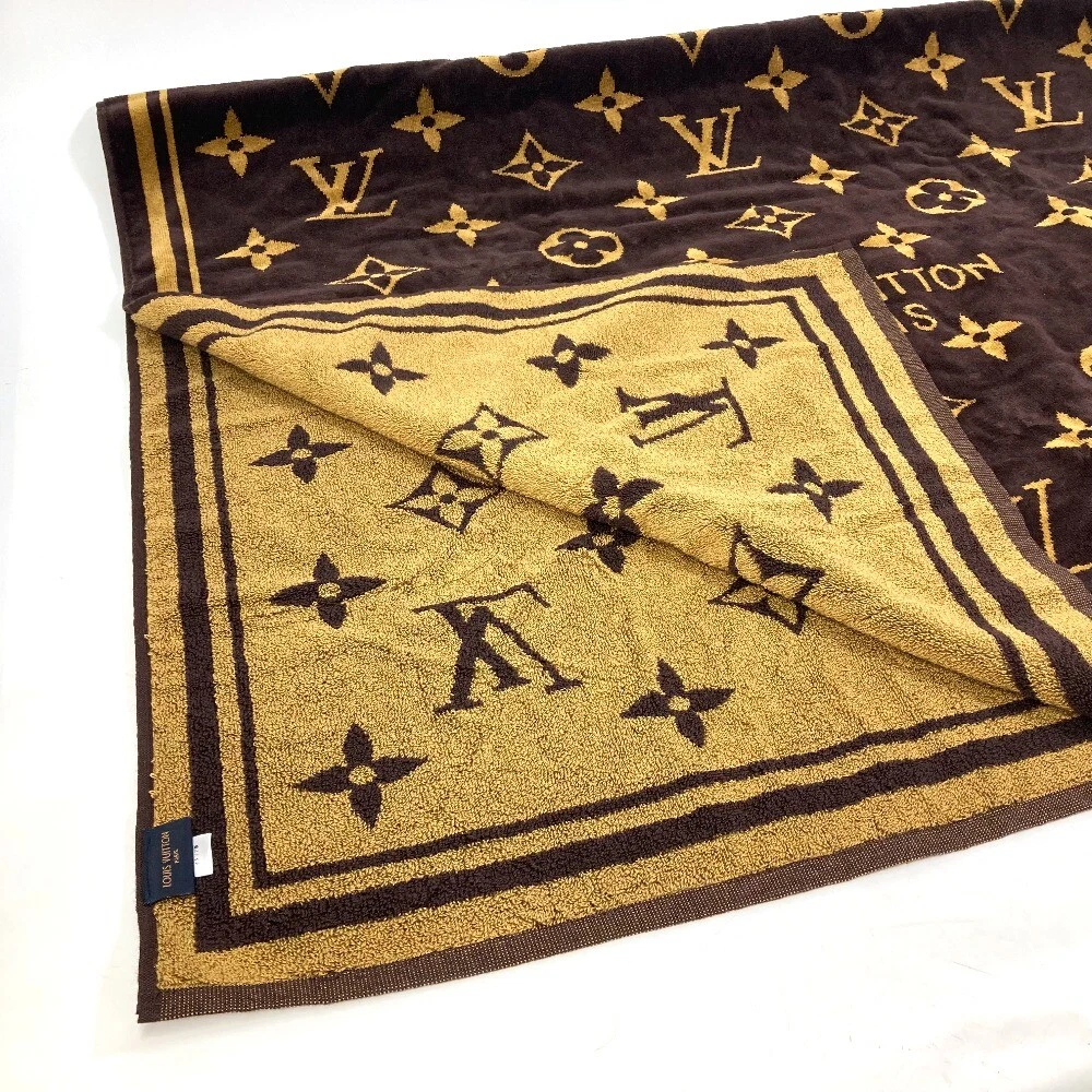 Shop Louis Vuitton Monogram classic beach towel (M72364) by