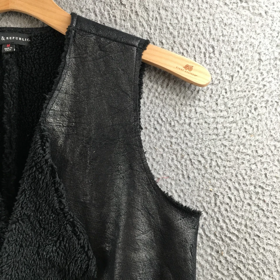 Chaleco Cascada Rock & Republic Para Hombres M Negro Imitación Cuero Sin Mangas Forrado de Vellón Foto 4 de 4