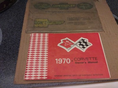 1970 ORIGINAL 1ST ED CORVETTE OWNERS MANUAL WITH 1/2 CORVETTE NEWS CARD/ORG. BAG