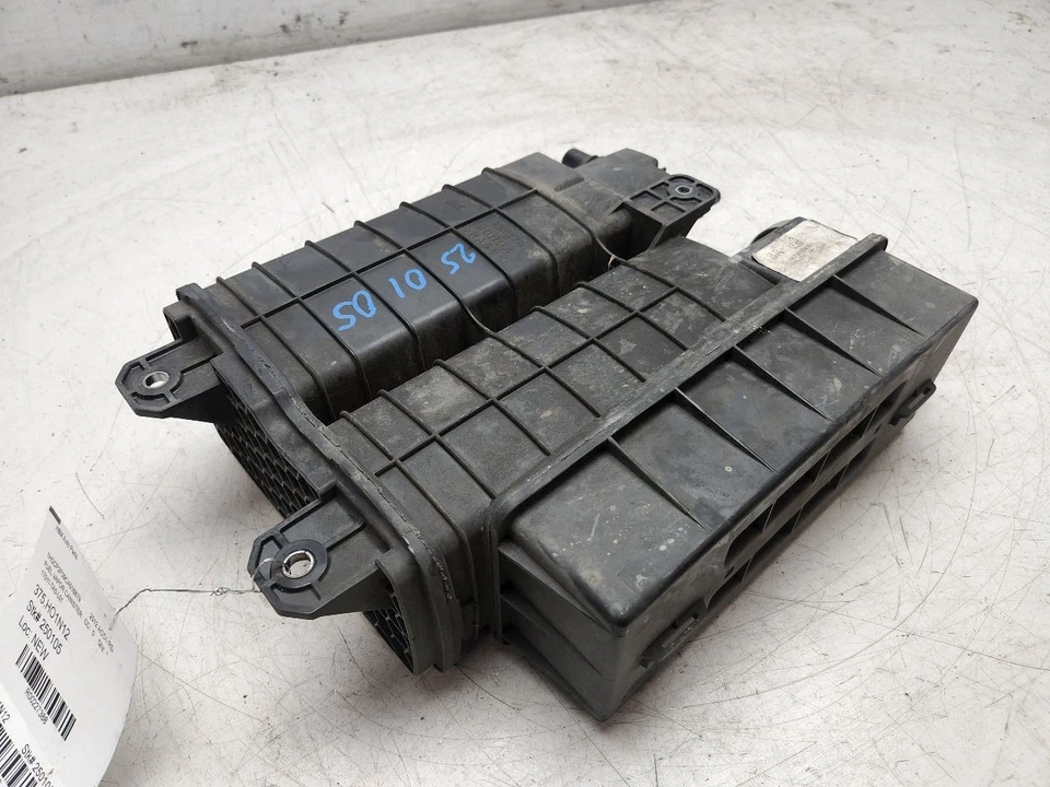 Bote de carbón de vapor de combustible Honda Accord 2008-2012 OEM 17011-TA0-L01 EVAP Foto 4 de 4