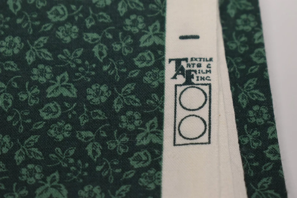 Película de artes textiles TELA DE ALGODÓN VERDE floral tonal LOTE DE 2 PIEZAS fondo Foto 2 de 3