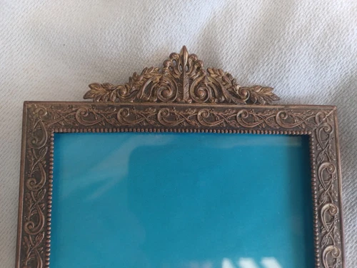 ANTIQUE WOODWARD & LOTHROP FRENCH GOLD GILT METAL EMBOSSED PHOTO FRAME