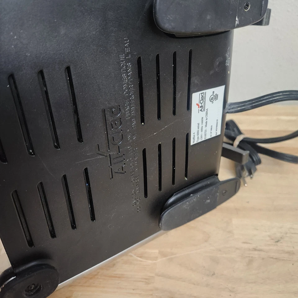 All Clad Waffler 4 Square Belgian Waffle Maker 6066 Stainless Steel - Image 4 of 4