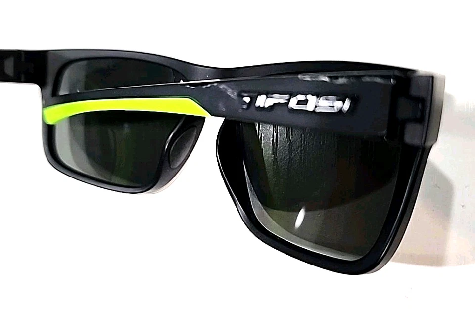 Gafas de sol cuadradas Tifosi Optics Swick negras grises BG Foto 4 de 4