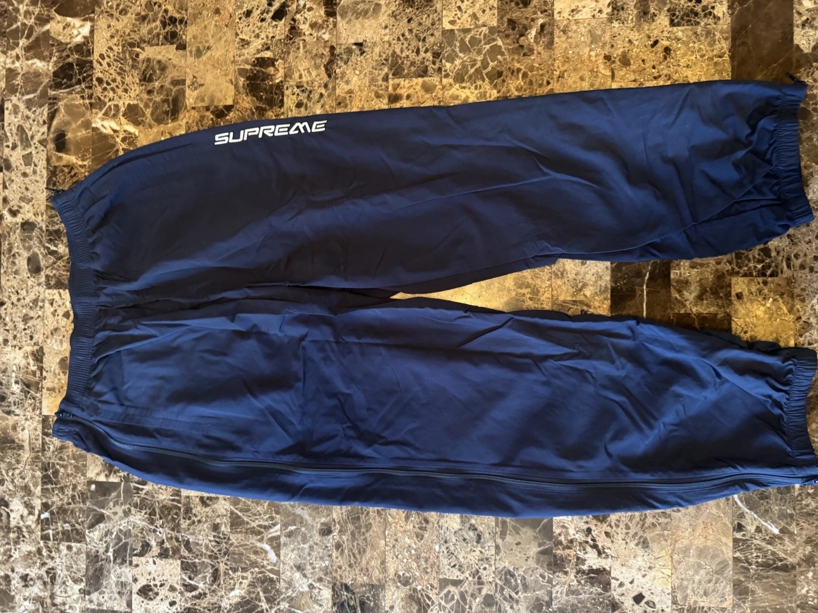 Pantalon d'échauffement baggy zippé intégral Supreme bleu marine taille L