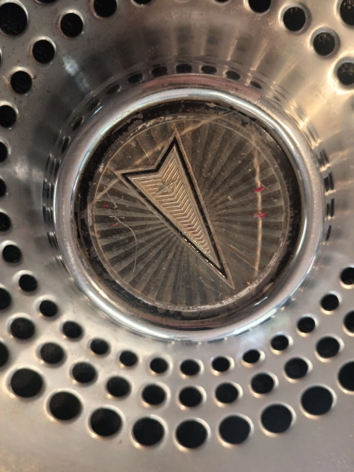 Cubiertas de rueda de 15" Pontiac Firebird/LeMans/Grand Prix 1977-1978 OEM Foto 2 de 4