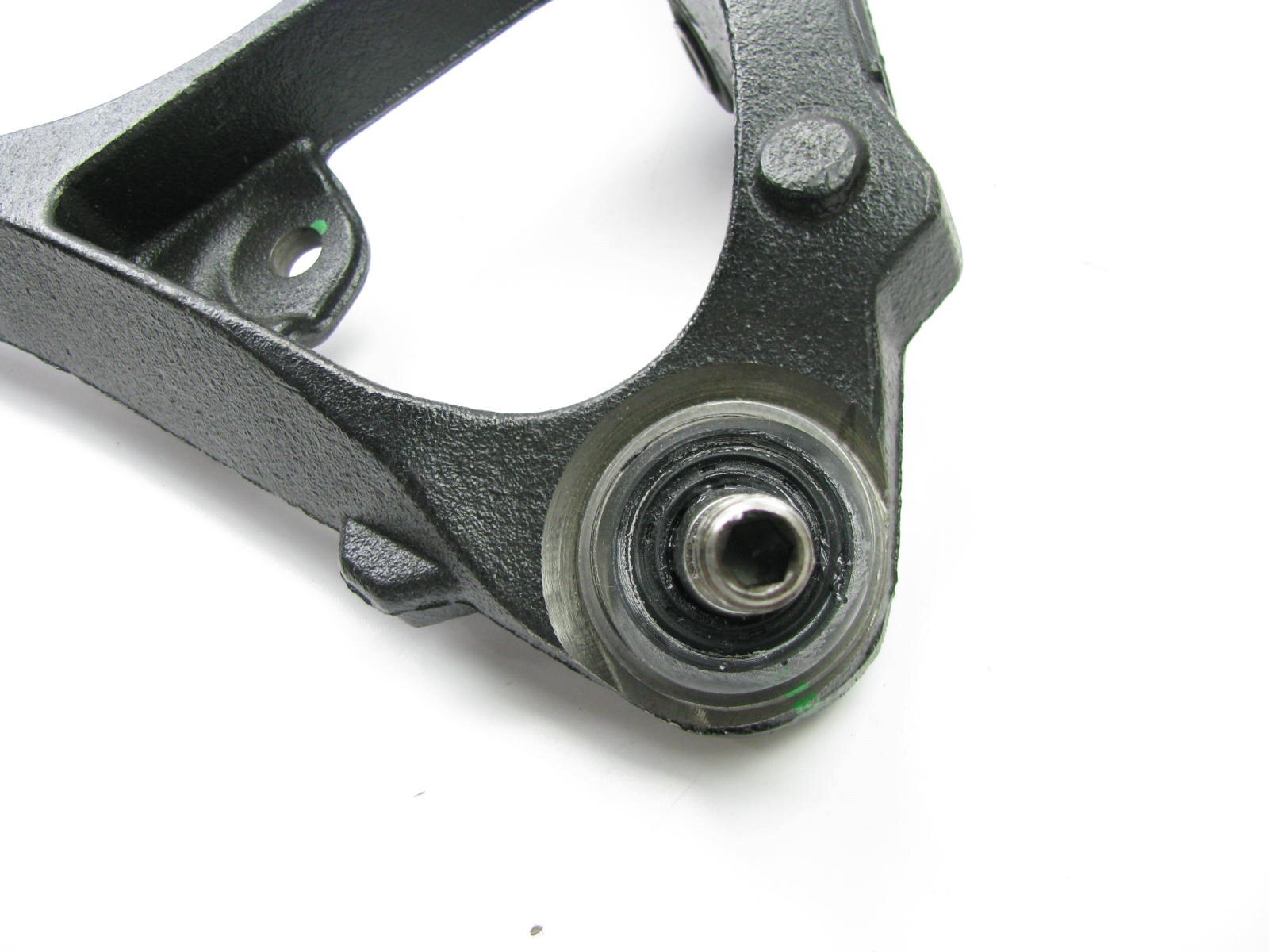 NEW - OUT OF BOX - OEM GM 15047210R Right Passengers Side Lower  