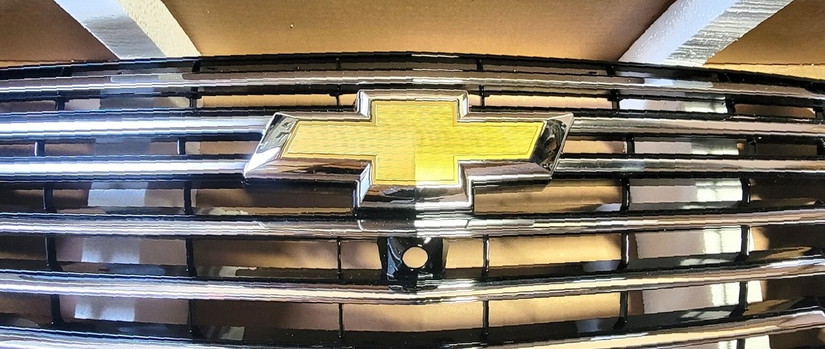 2022 - 2023 Chevrolet Traverse Upper Grille OEM-GM 84825478  