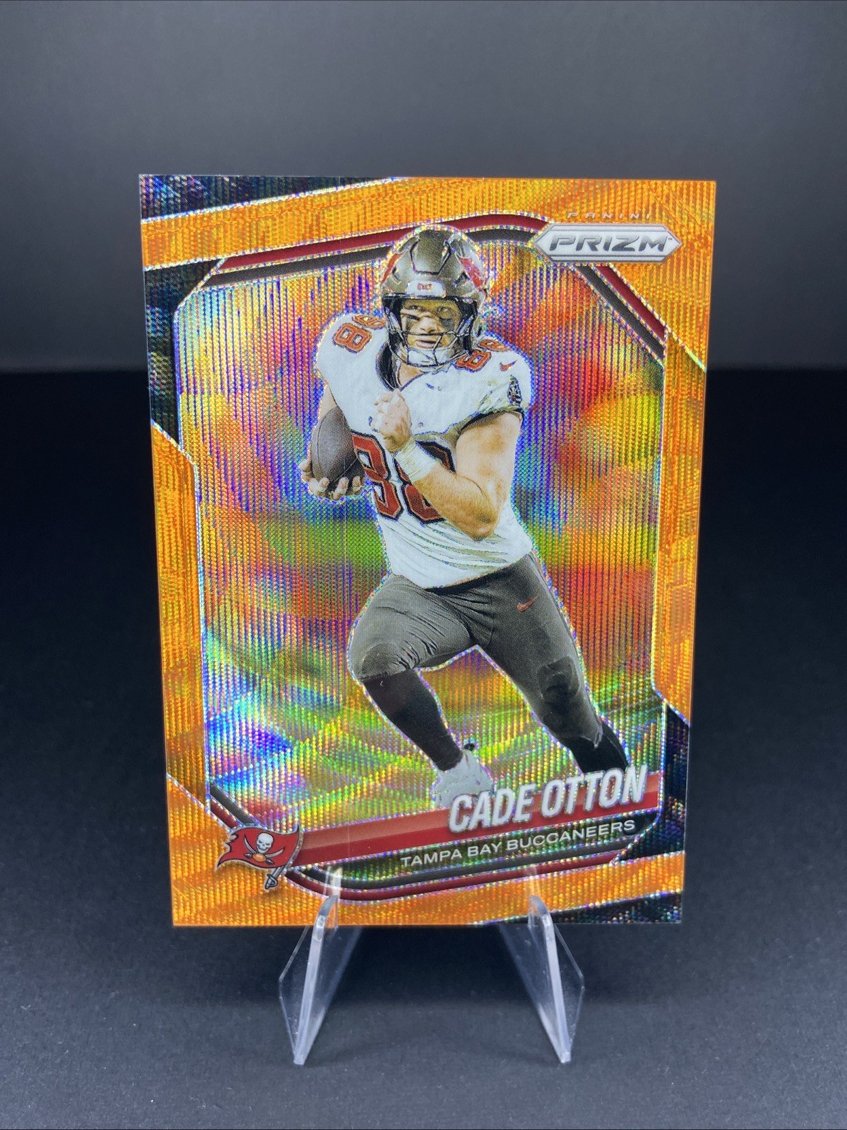 2025 Panini Prizm - Cade Otton #151 Orange Wave Prizm 37/65 SP