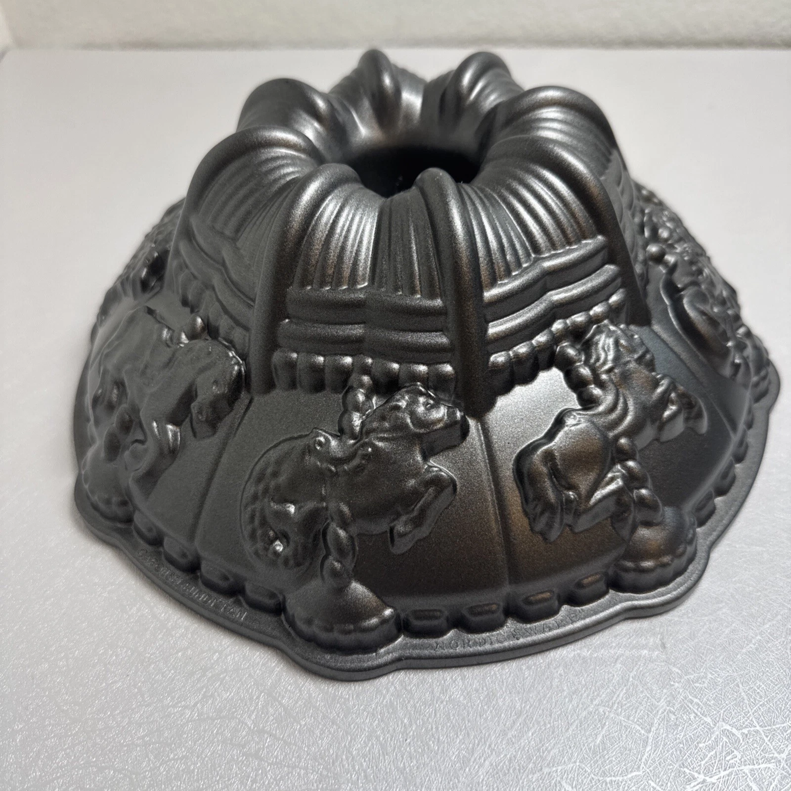 Nordic Ware Cast Aluminum Carousal Bundt Cake Baking Pan USA 10 Cups
Opens in a new window or tab