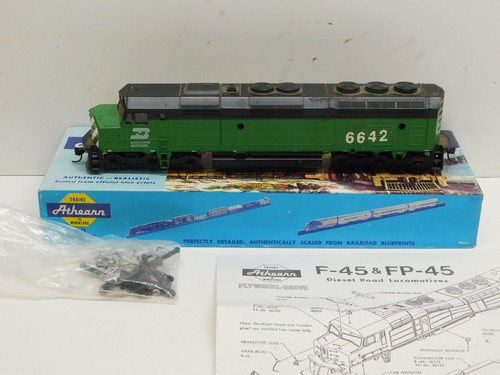Motor diésel Athearn Blue Box Burlington Northern F45 #6642 - Unidad motorizada | Condition: Used