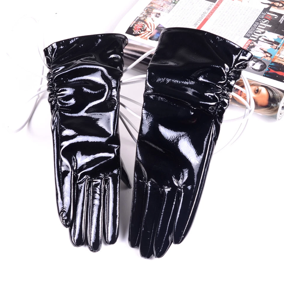 Guantes acanalados de noche plisados de medio largo negro brillante charol real para mujer Foto 2 de 4