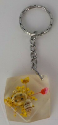 3D BOTANICAL KEYCHAIN YELLOW AND PINK FLOWERS SEA SHELLS CLEAR 3D SQUARE PLASTIC