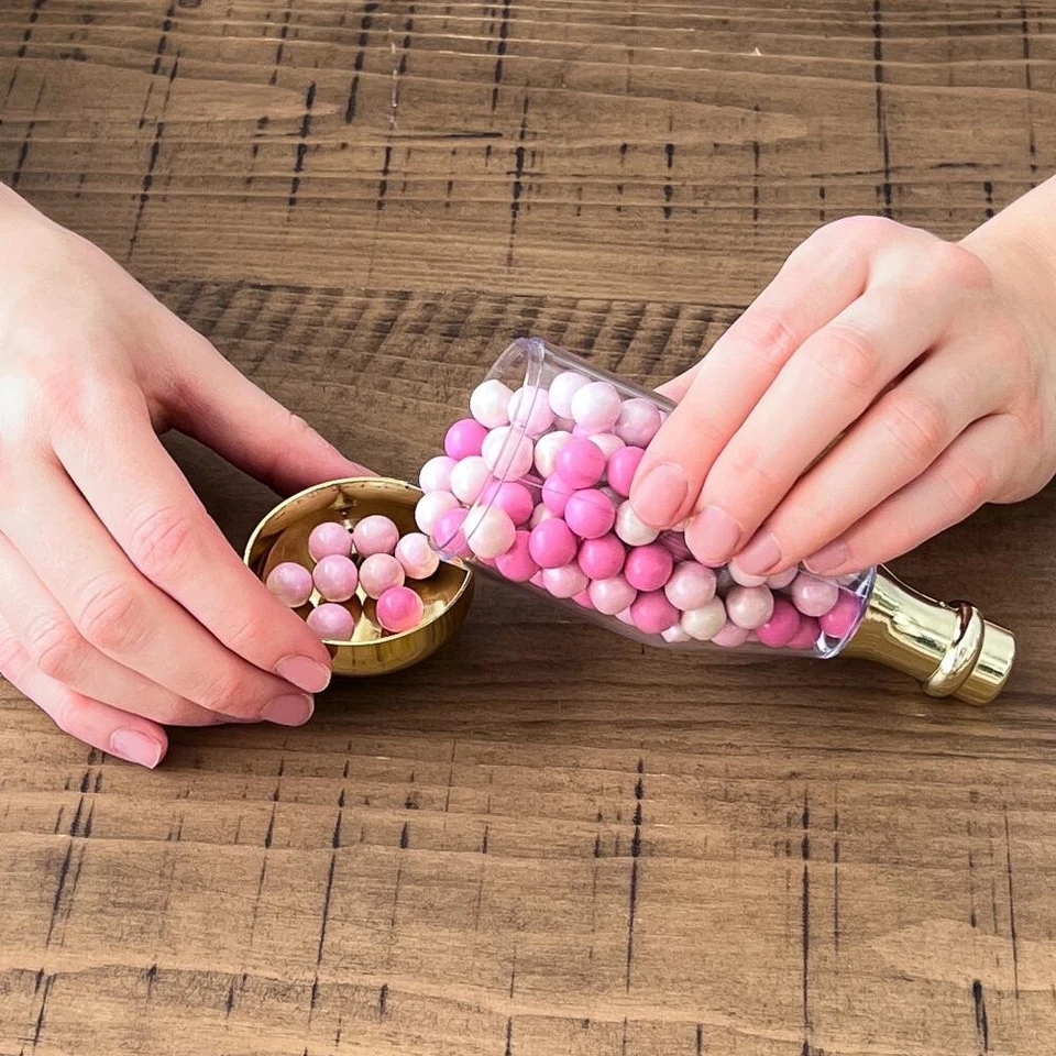 Mini contenedores de botellas de champán para boda Kate Aspen dorados metálicos - (juego de 12) Foto 3 de 4