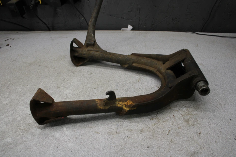 1982 Honda Nighthawk 750 CB750SC CENTER MAIN STAND F4-9852.IV - Image 3 of 4