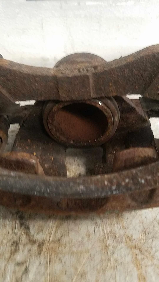 04-11 AVEO SWIFT 09-10 G3 05-10 WAVE PINÇA DE FREIO DIANTEIRA DIREITA COM SUPORTE FABRICANTE DE EQUIPAMENTO ORIGINAL - Imagem 3 de 4