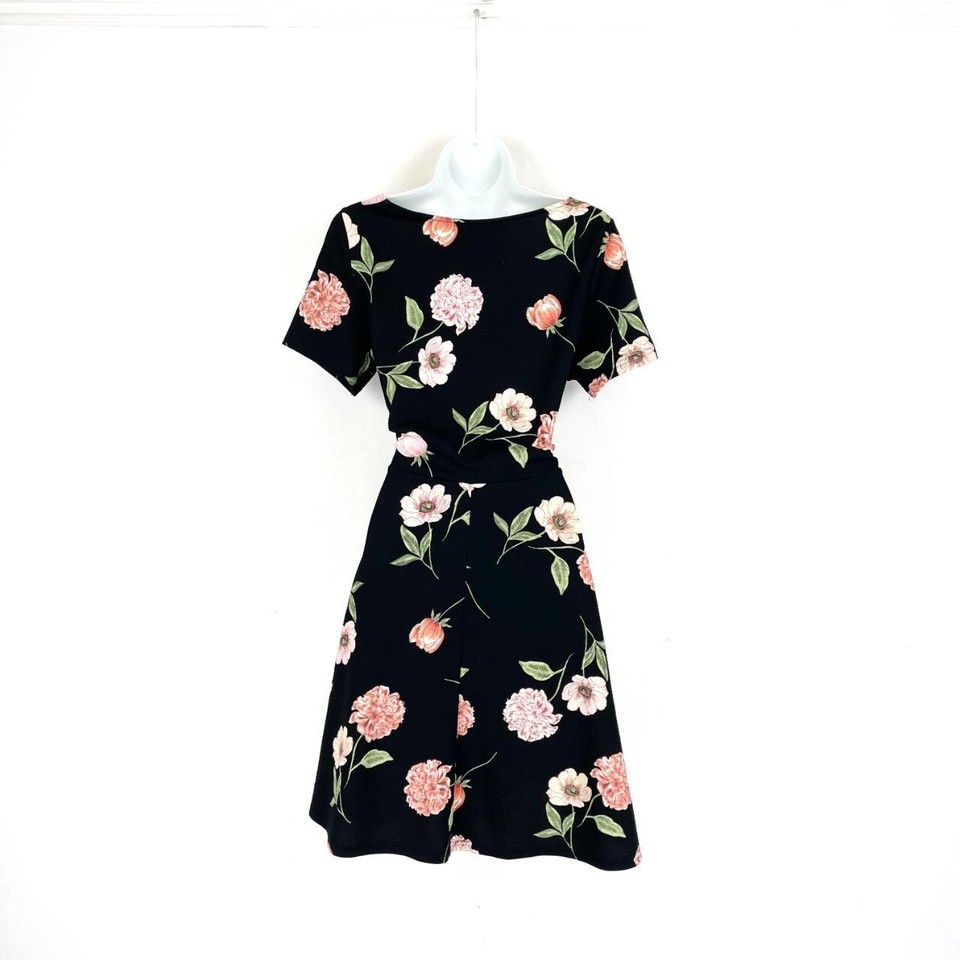 Lovely black floral print stretch fit flare dress size 14/16 by Capsule