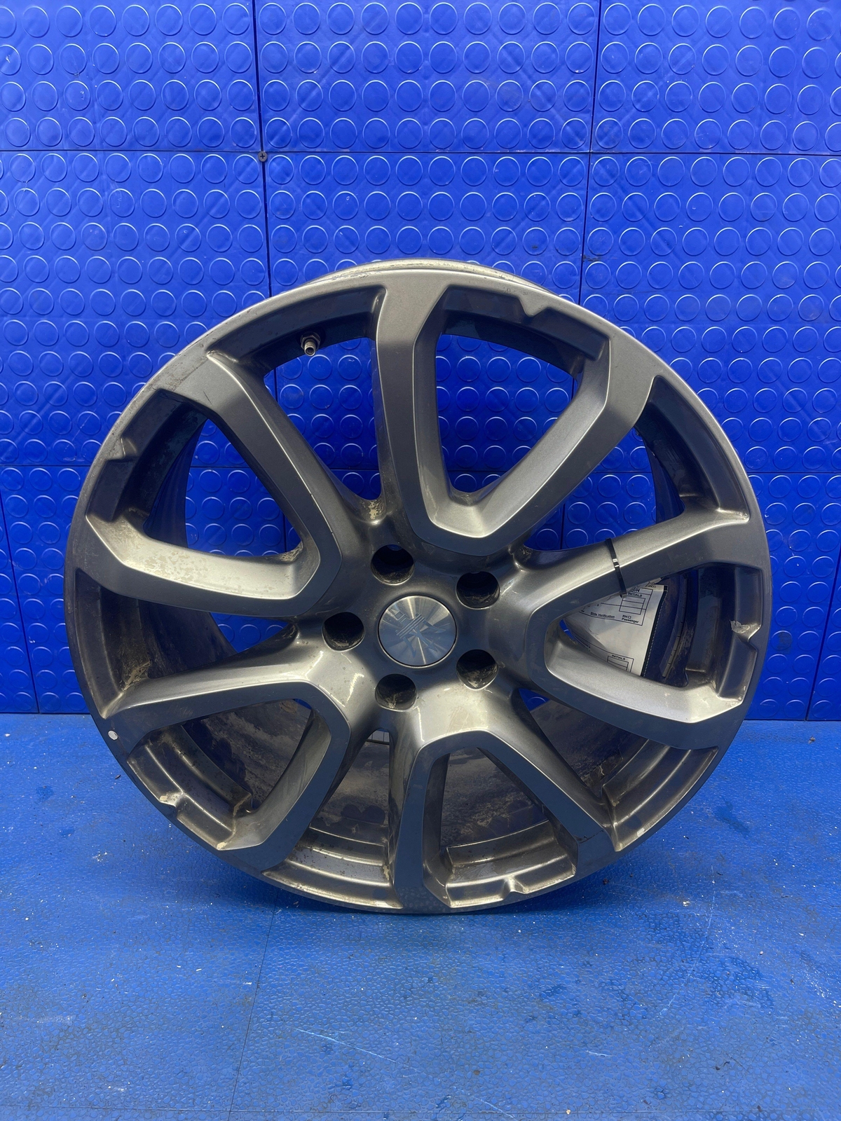 2017-2022 MASERATI LEVANTE OEM 19/8.5 5 V SPOKE WHEEL RIM SILVER *CURBED*