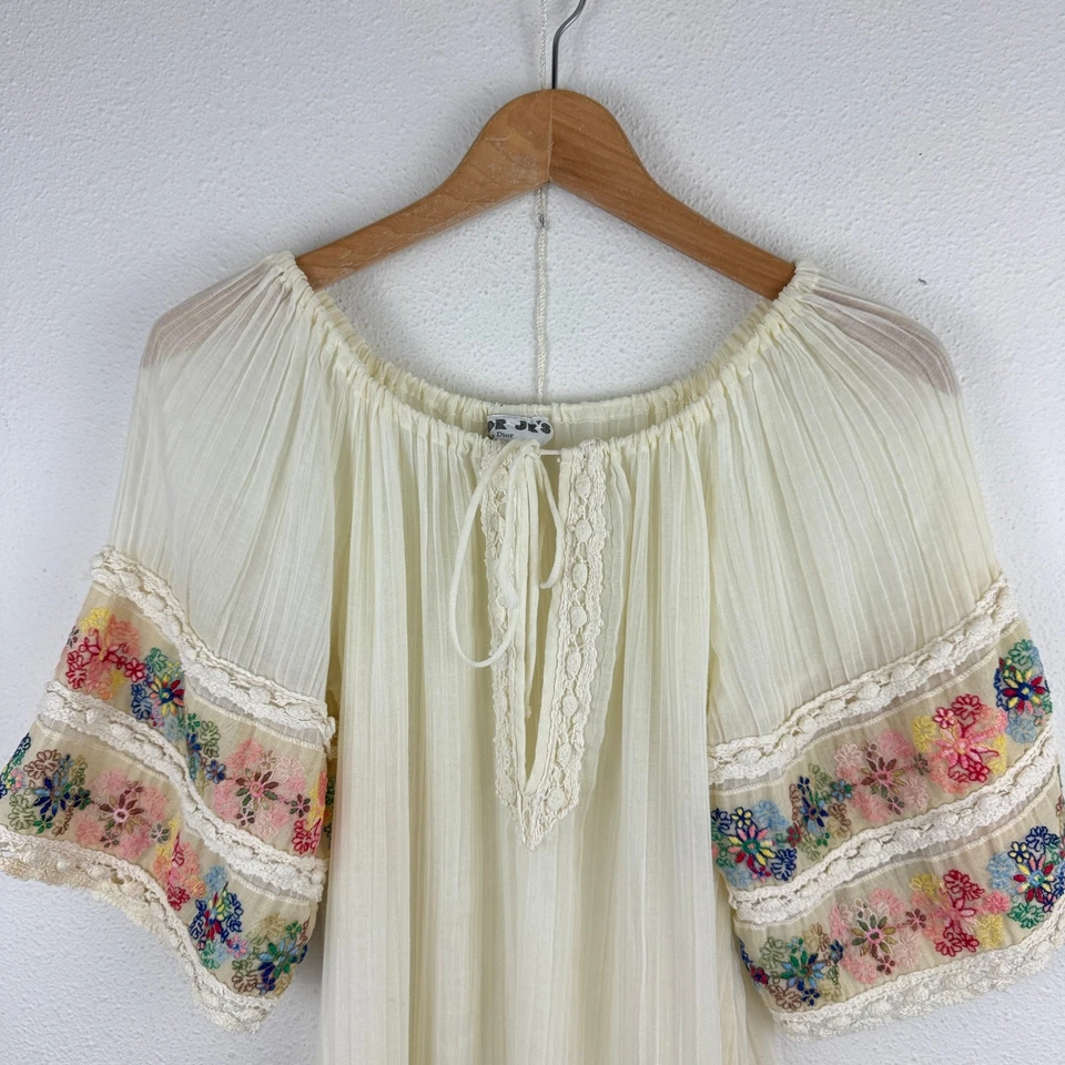 Antigo Vestido Maxi Christian Dior Jr. 1970 Gauzy Bordado Pradaria Camponesa - Imagem 2 de 4