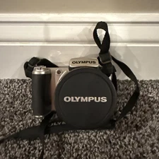 Olympus SP-800UZ 14MP 30X Zoom Bridge Digital Camera